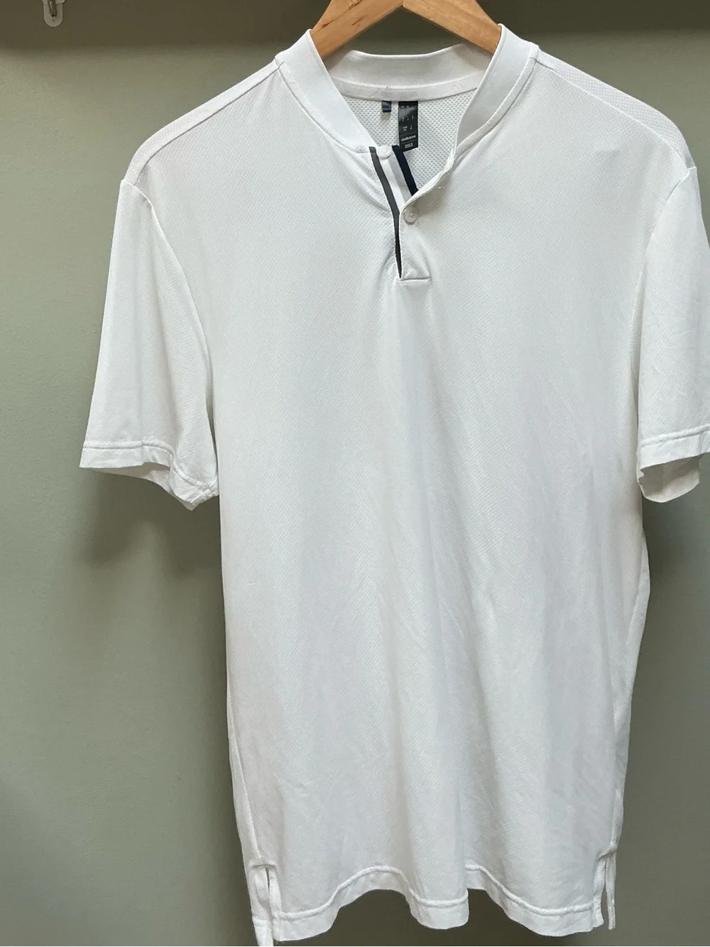Men's Sports Athletic White Short-Sleeve Henley Polo Shirt Size Small
